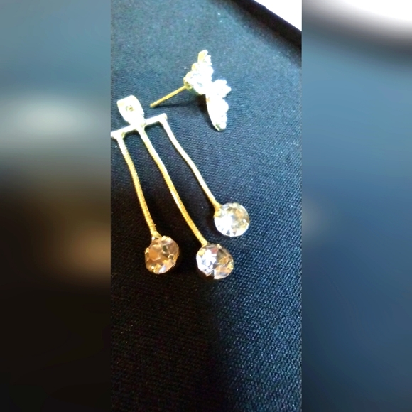 💲💸$13 Unique Sparkle Butterfly Shape Zircon Inlaid Dangle Earrings 18k Gold - Picture 3 of 3